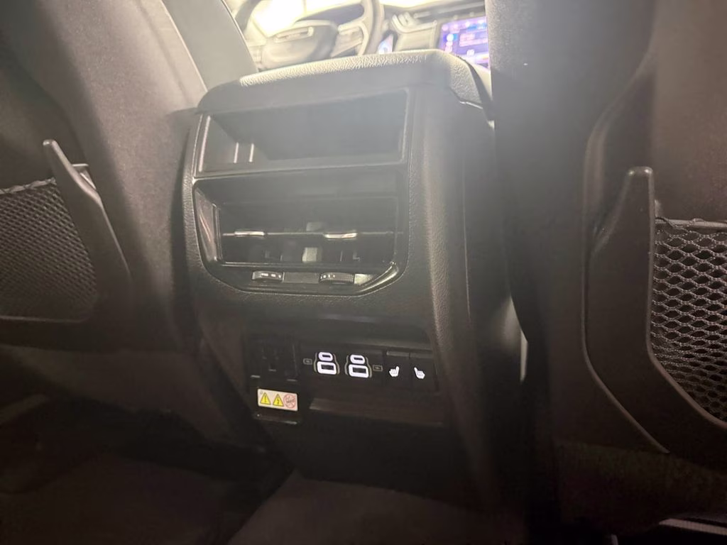 2023 Diamond Black Crystal Pearlcoat Jeep Grand Cherokee Limited w/Preferred Pkg 4X4 SUV
