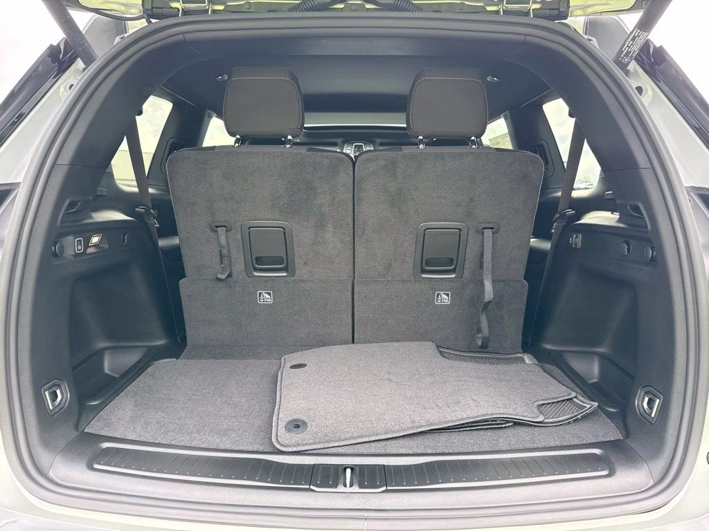 2026 Silver Zynith Jeep Grand Cherokee L Laredo 4X4 SUV