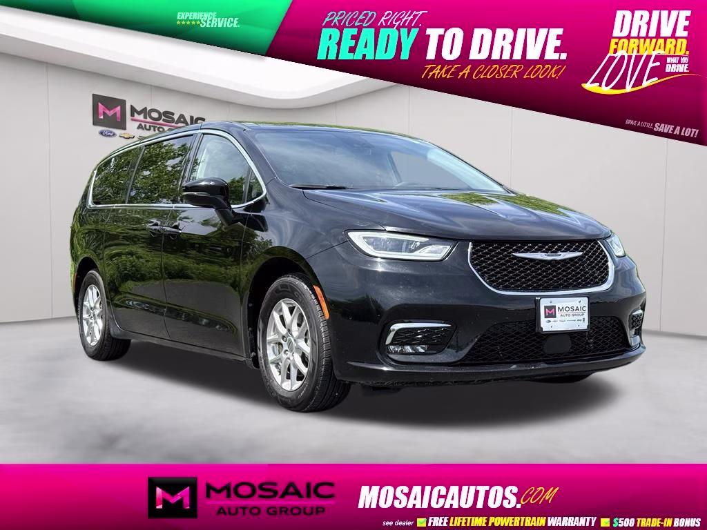 2024 Diamond Black Crystal Pearlcoat Chrysler Pacifica Touring L FWD Van