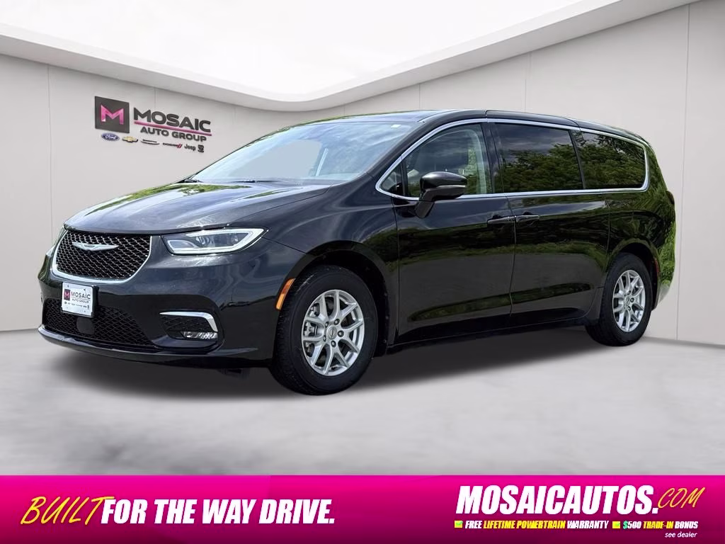 2024 Diamond Black Crystal Pearlcoat Chrysler Pacifica Touring L FWD Van