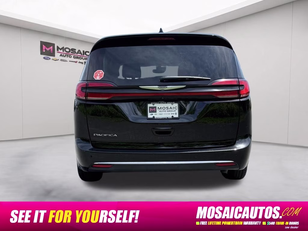2024 Diamond Black Crystal Pearlcoat Chrysler Pacifica Touring L FWD Van