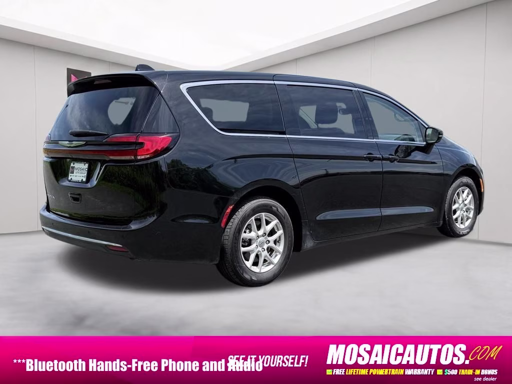 2024 Diamond Black Crystal Pearlcoat Chrysler Pacifica Touring L FWD Van