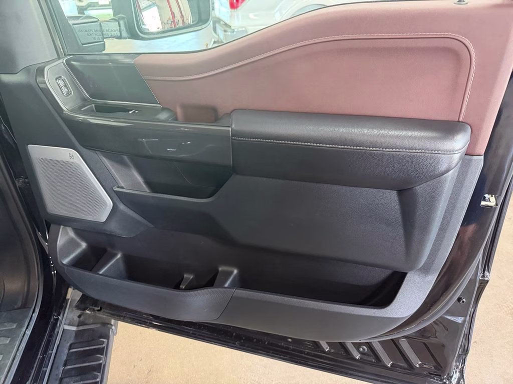 2023 Agate Black Metallic Ford F-150 Lariat 4X4 Truck