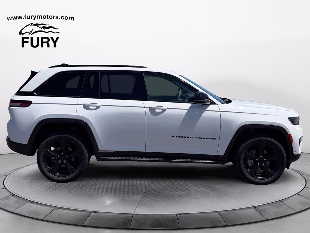 2024 Bright White Clearcoat Jeep Grand Cherokee Limited 4X4 SUV