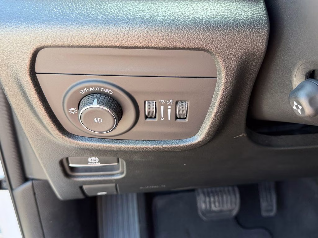 2024 Bright White Clearcoat Jeep Grand Cherokee Limited 4X4 SUV