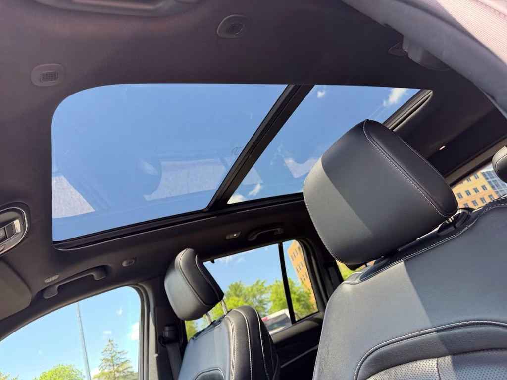 2024 Bright White Clearcoat Jeep Grand Cherokee Limited 4X4 SUV