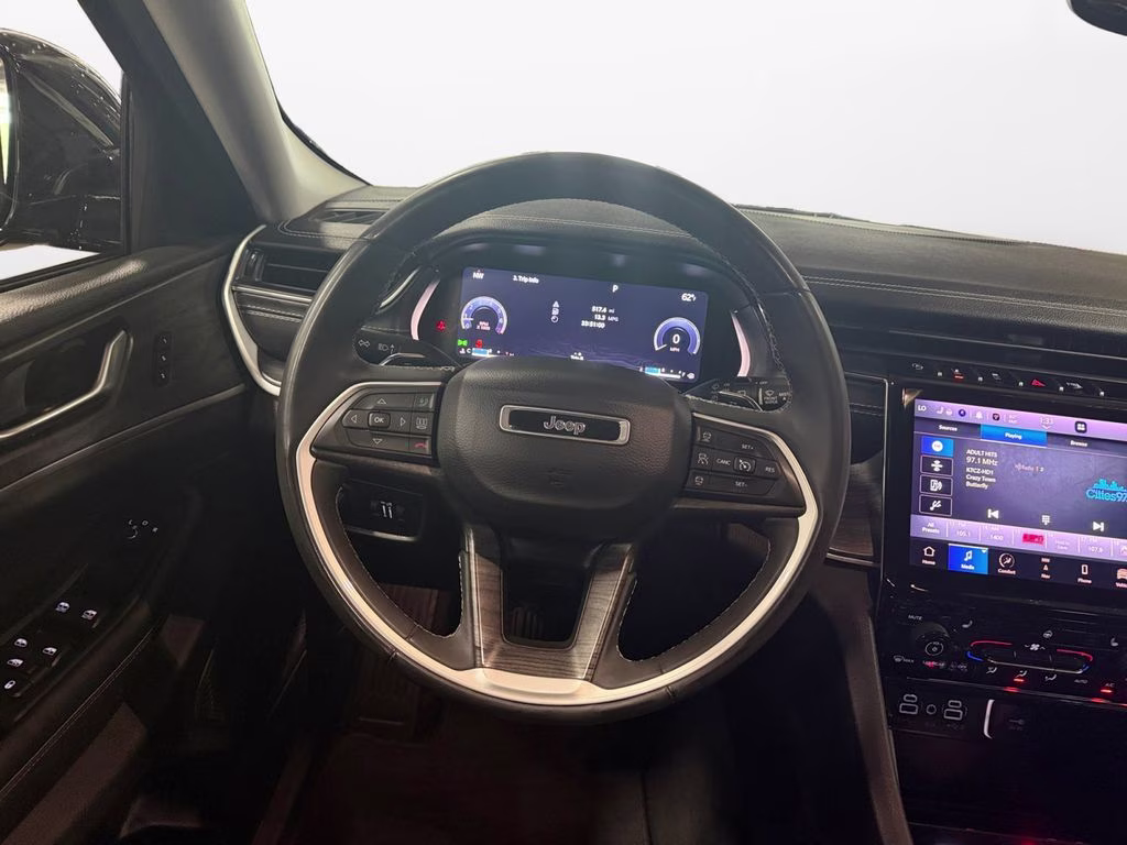 2023 Diamond Black Crystal Pearlcoat Jeep Grand Cherokee Limited w/Preferred Pkg 4X4 SUV