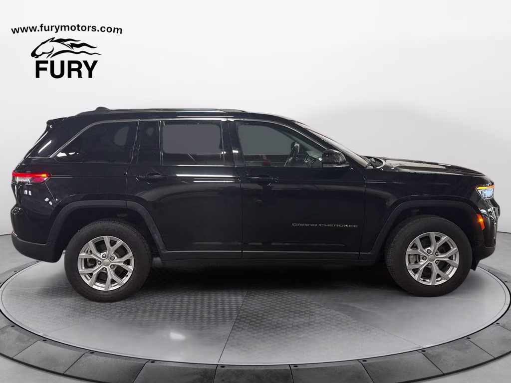2023 Diamond Black Crystal Pearlcoat Jeep Grand Cherokee Limited w/Preferred Pkg 4X4 SUV
