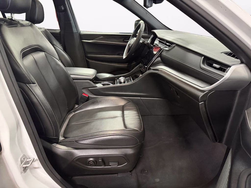 2024 Bright White Clearcoat Jeep Grand Cherokee Limited 4X4 SUV