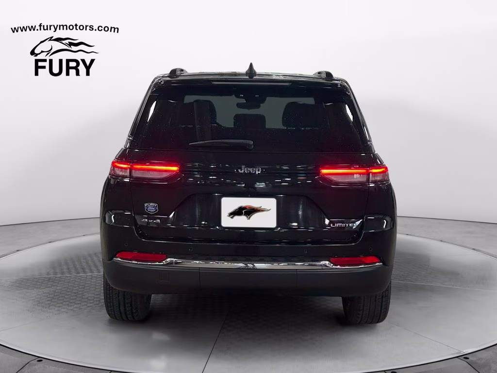 2023 Diamond Black Crystal Pearlcoat Jeep Grand Cherokee Limited w/Preferred Pkg 4X4 SUV