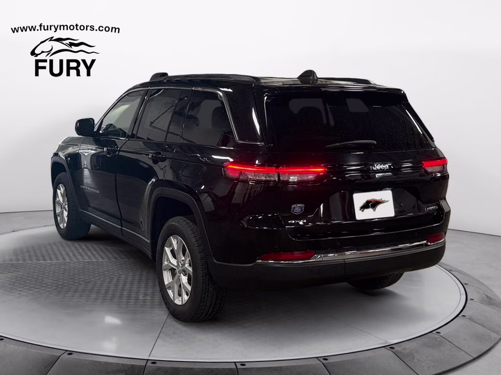 2023 Diamond Black Crystal Pearlcoat Jeep Grand Cherokee Limited w/Preferred Pkg 4X4 SUV