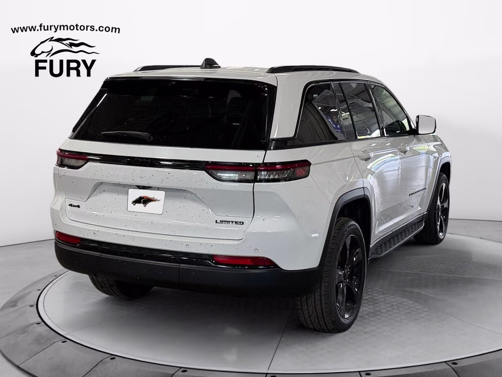 2024 Bright White Clearcoat Jeep Grand Cherokee Limited 4X4 SUV