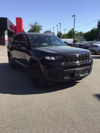 2023 Diamond Black Crystal Pearlcoat Jeep Grand Cherokee L Altitude 4X4 SUV