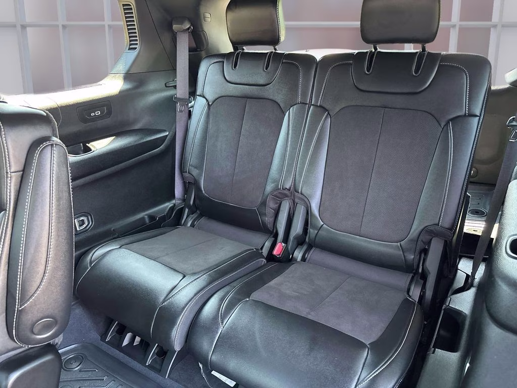2023 Diamond Black Crystal Pearlcoat Jeep Grand Cherokee L Altitude 4X4 SUV