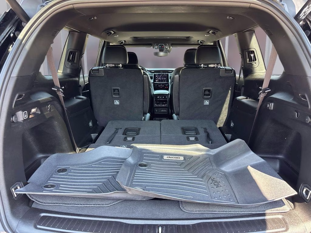 2023 Diamond Black Crystal Pearlcoat Jeep Grand Cherokee L Altitude 4X4 SUV