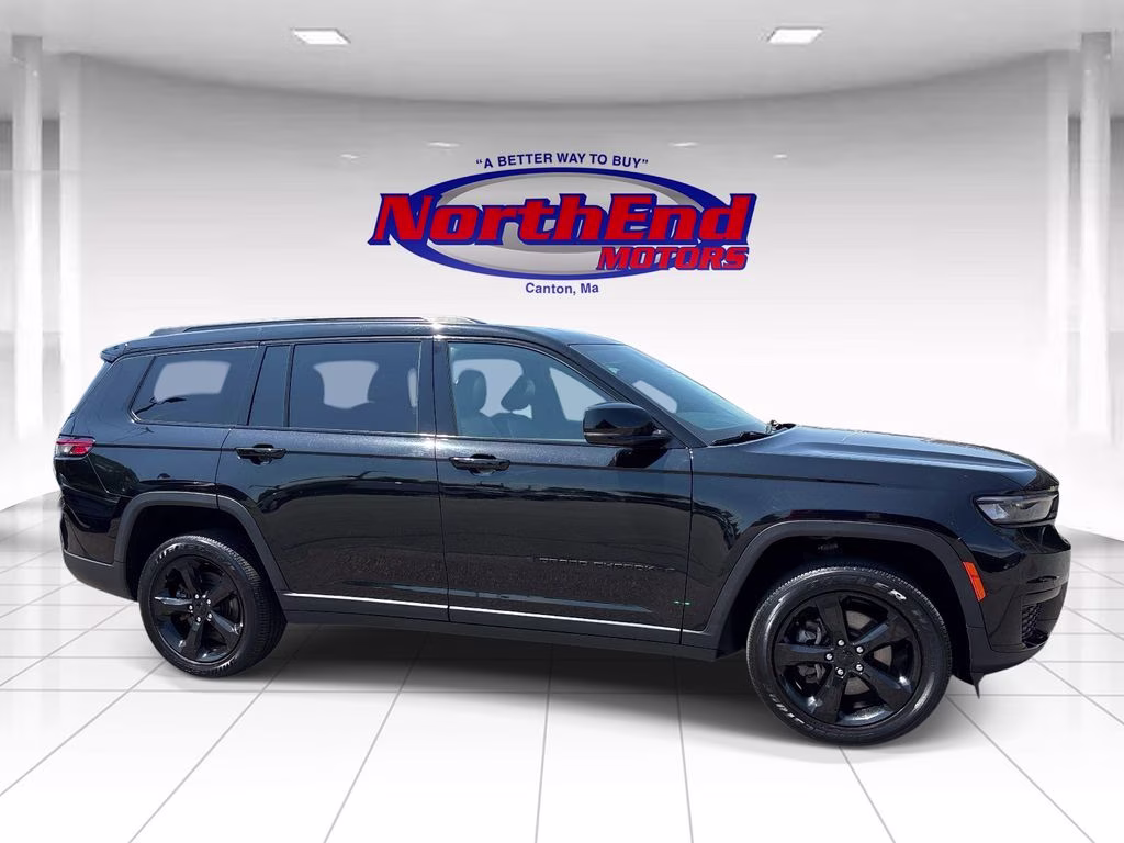 2023 Diamond Black Crystal Pearlcoat Jeep Grand Cherokee L Altitude 4X4 SUV
