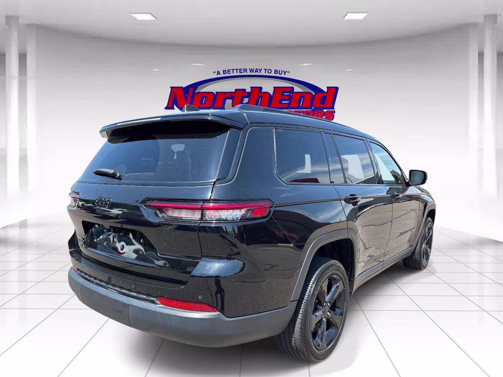 2023 Diamond Black Crystal Pearlcoat Jeep Grand Cherokee L Altitude 4X4 SUV