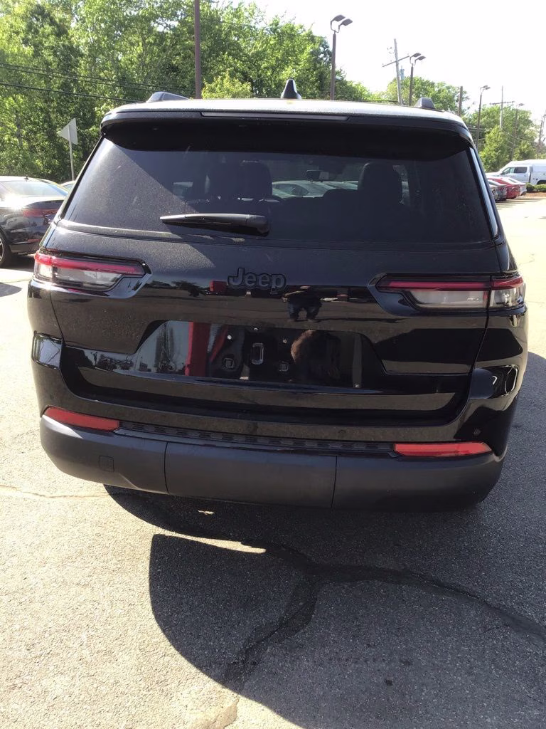 2023 Diamond Black Crystal Pearlcoat Jeep Grand Cherokee L Altitude 4X4 SUV