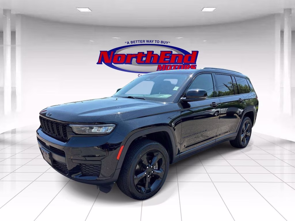 2023 Diamond Black Crystal Pearlcoat Jeep Grand Cherokee L Altitude 4X4 SUV