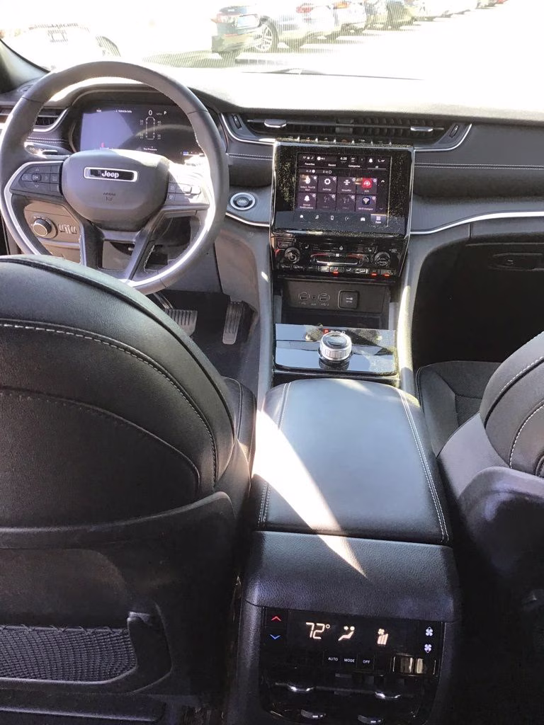 2023 Diamond Black Crystal Pearlcoat Jeep Grand Cherokee L Altitude 4X4 SUV