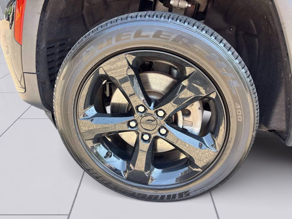 2023 Diamond Black Crystal Pearlcoat Jeep Grand Cherokee L Altitude 4X4 SUV