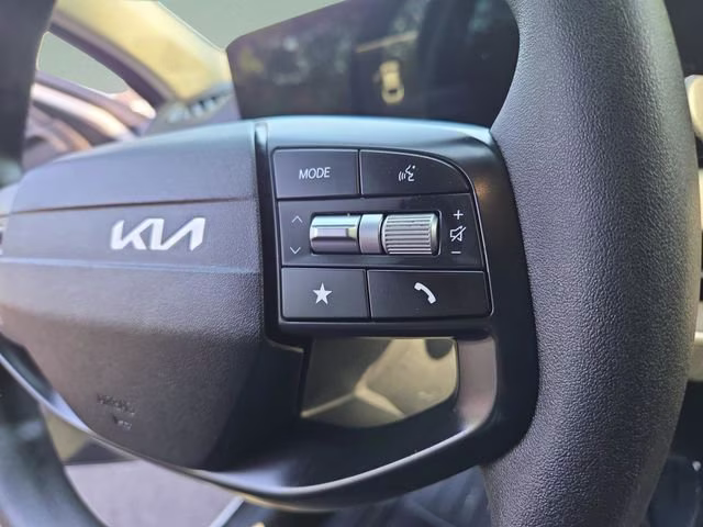 2025 Snow White Pearl Kia K4 LXS FWD Sedan