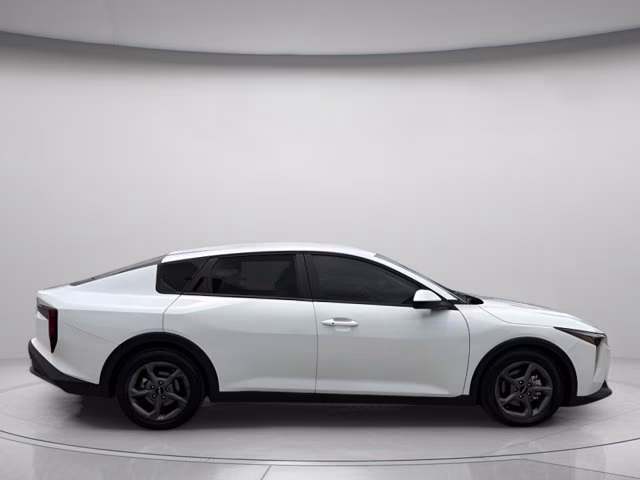 2025 Snow White Pearl Kia K4 LXS FWD Sedan