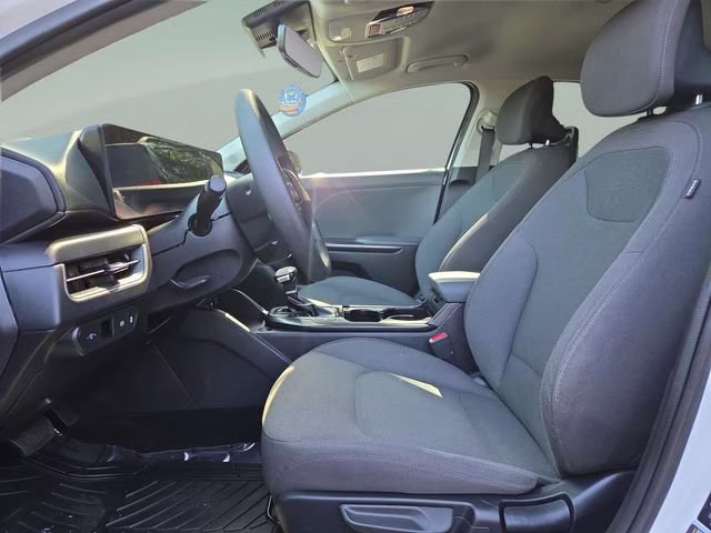 2025 Snow White Pearl Kia K4 LXS FWD Sedan