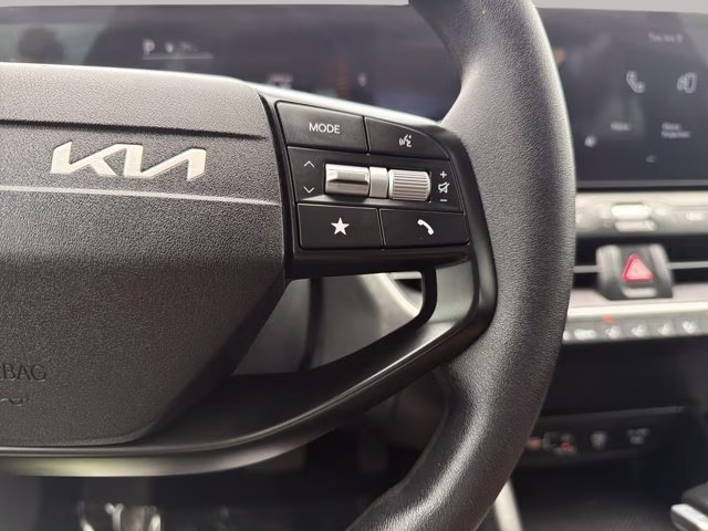 2025 Snow White Pearl Kia K4 LXS FWD Sedan