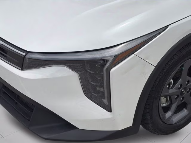 2025 Snow White Pearl Kia K4 LXS FWD Sedan