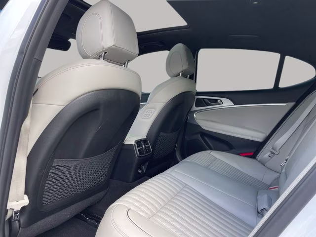 2023 Uyuni White Genesis G70 2.0T RWD Sedan