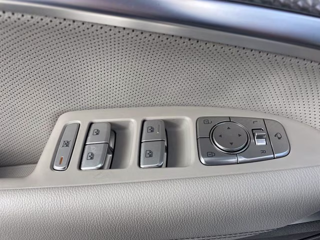 2023 Uyuni White Genesis G70 2.0T RWD Sedan