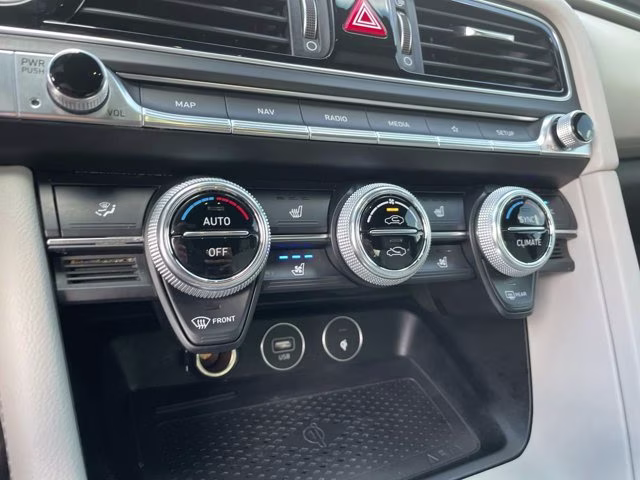 2023 Uyuni White Genesis G70 2.0T RWD Sedan