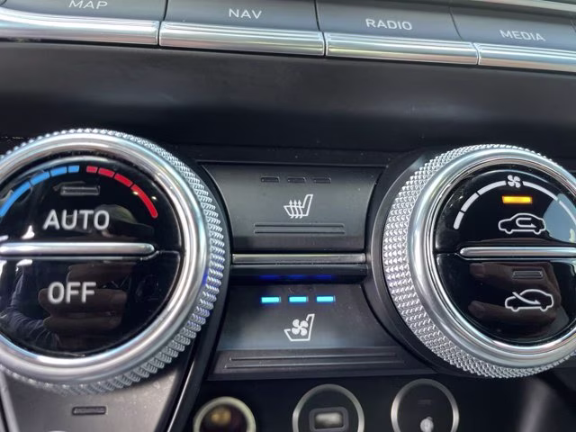 2023 Uyuni White Genesis G70 2.0T RWD Sedan