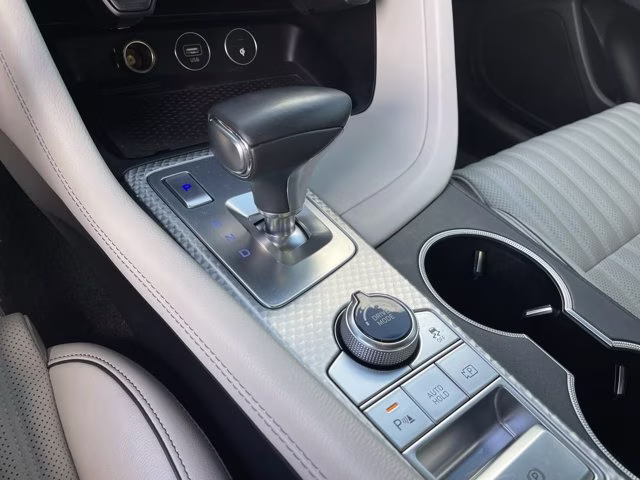2023 Uyuni White Genesis G70 2.0T RWD Sedan