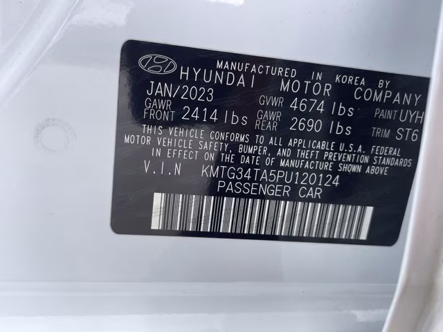 2023 Uyuni White Genesis G70 2.0T RWD Sedan