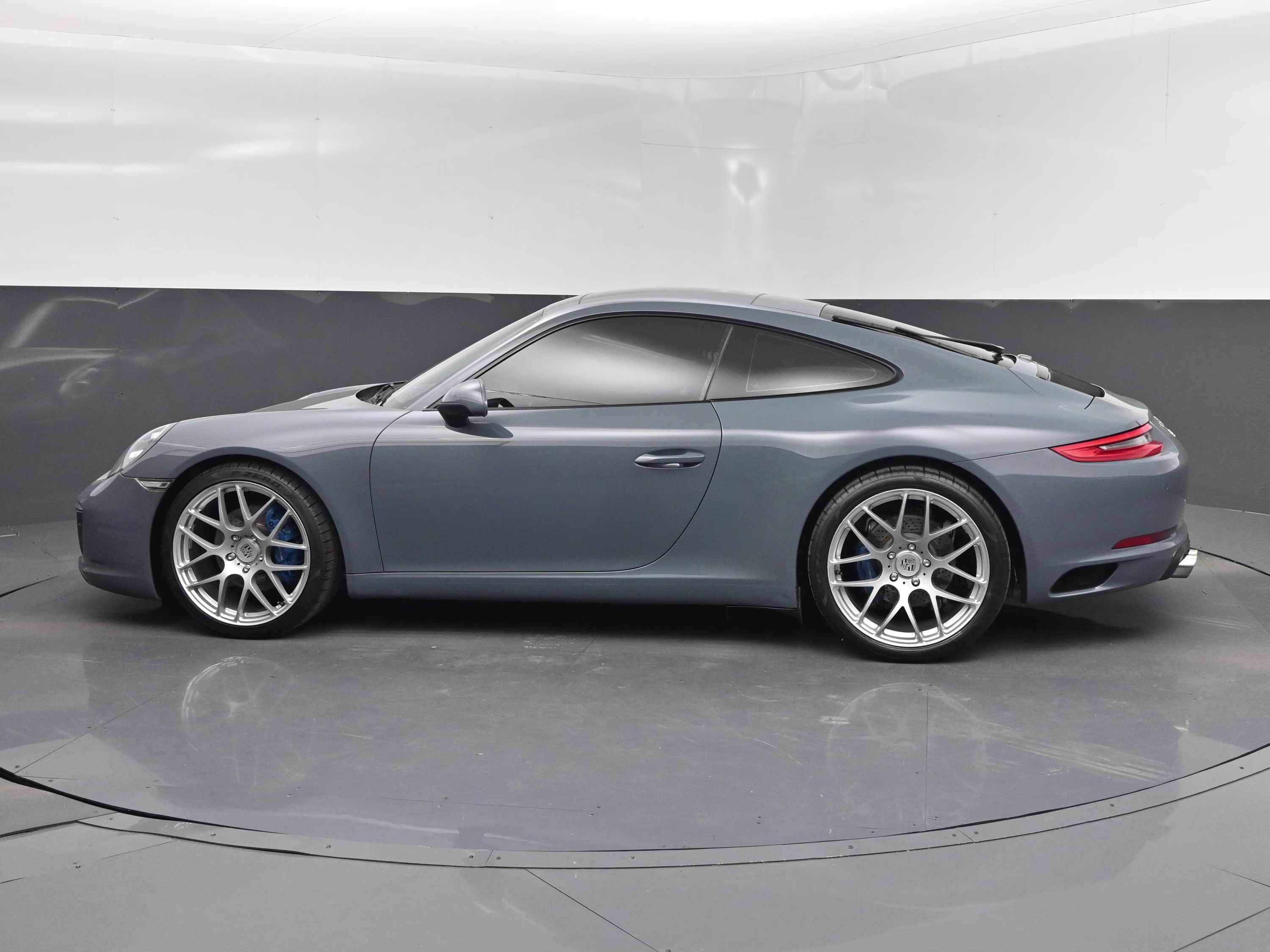 2018 Gray Porsche 911 Carrera RWD Coupe