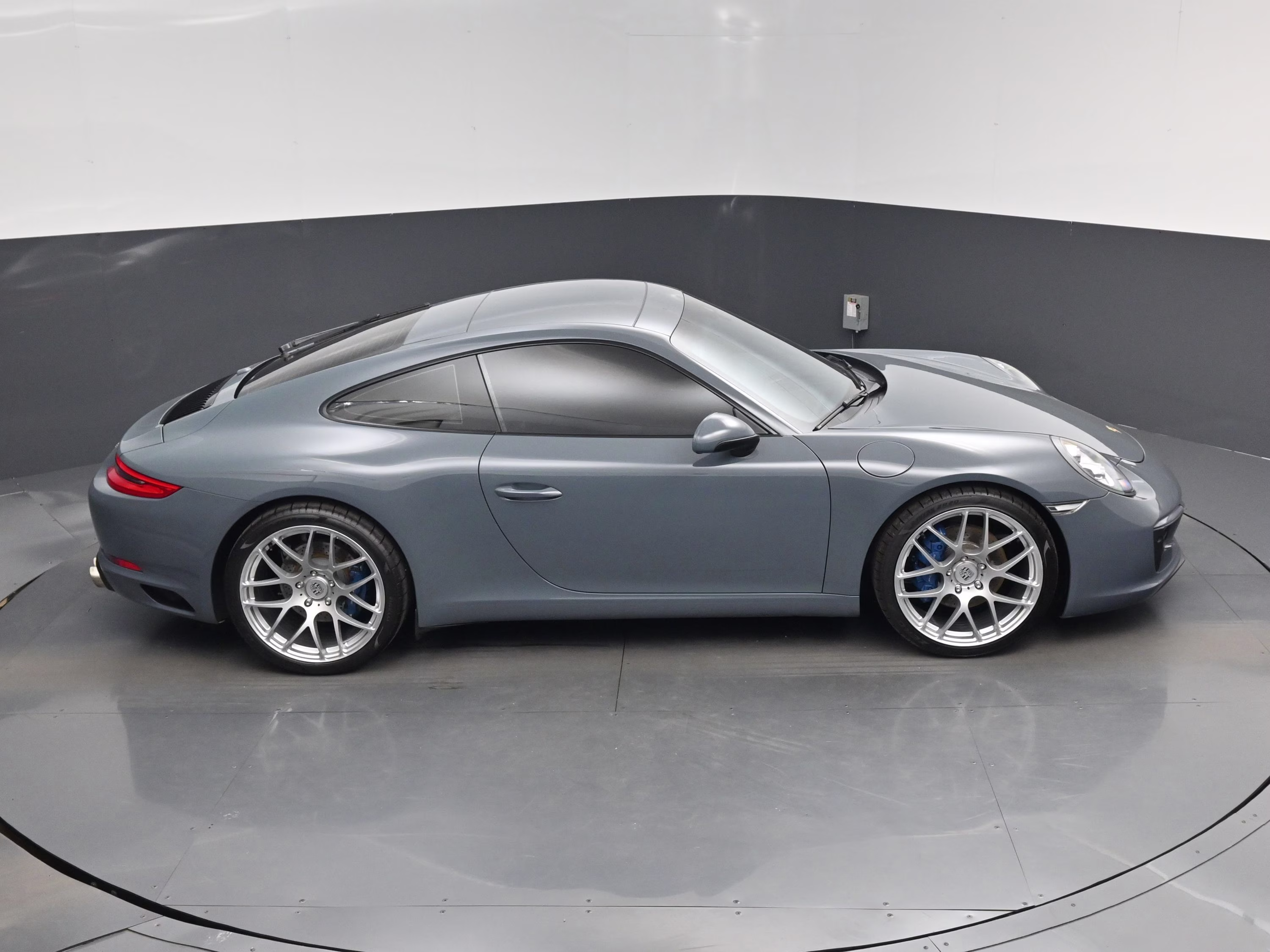 2018 Gray Porsche 911 Carrera RWD Coupe