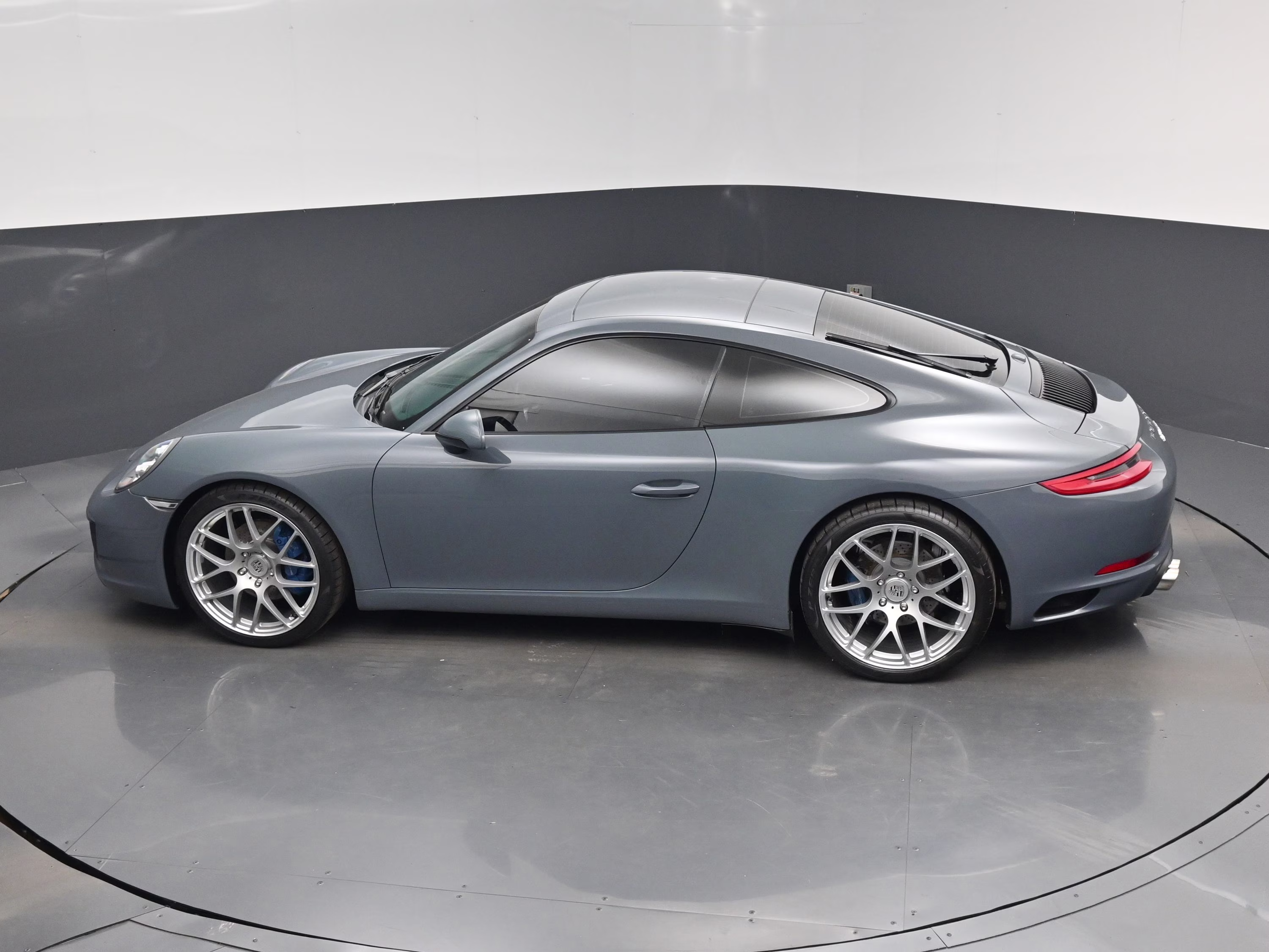 2018 Gray Porsche 911 Carrera RWD Coupe