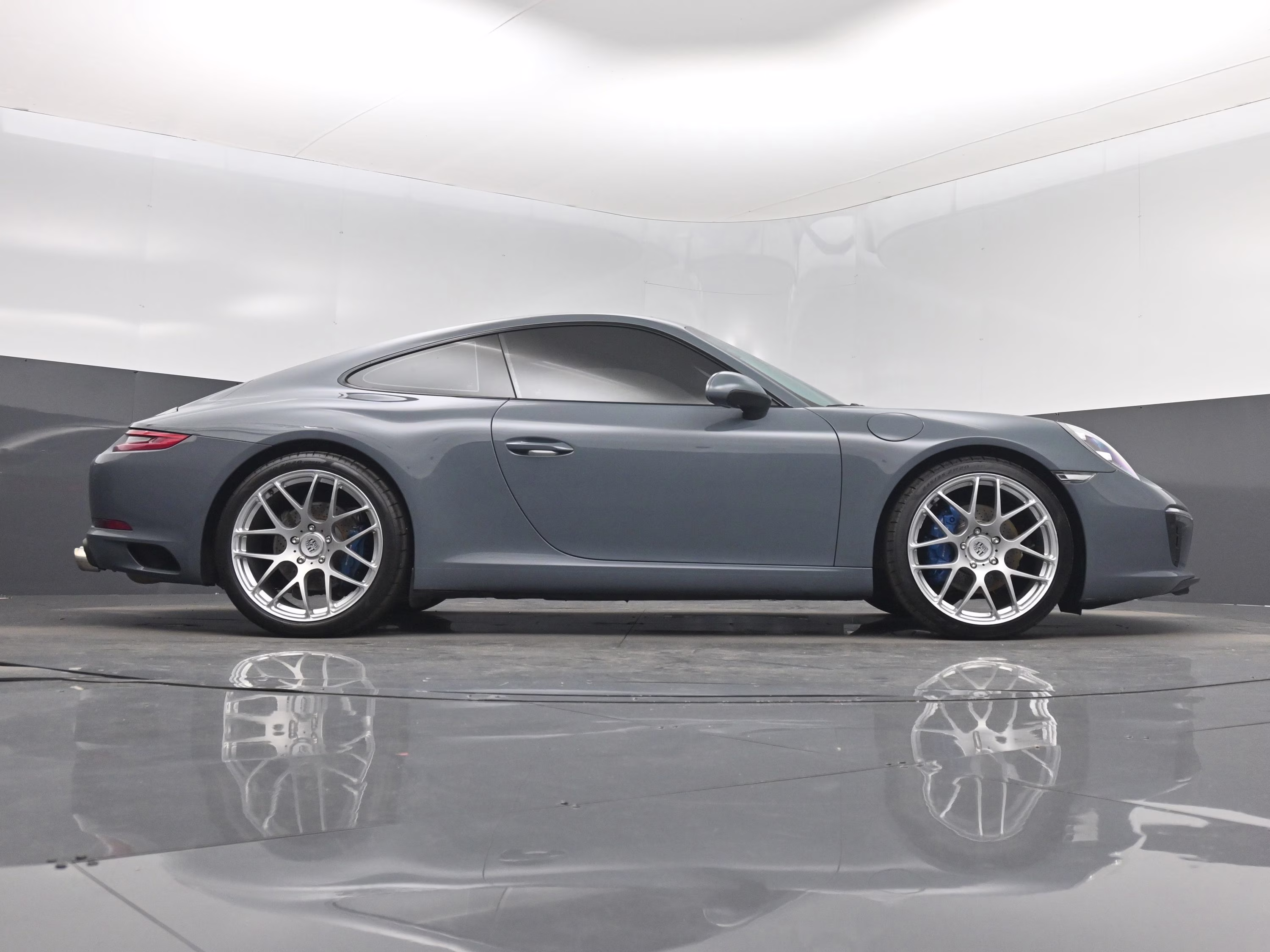 2018 Gray Porsche 911 Carrera RWD Coupe