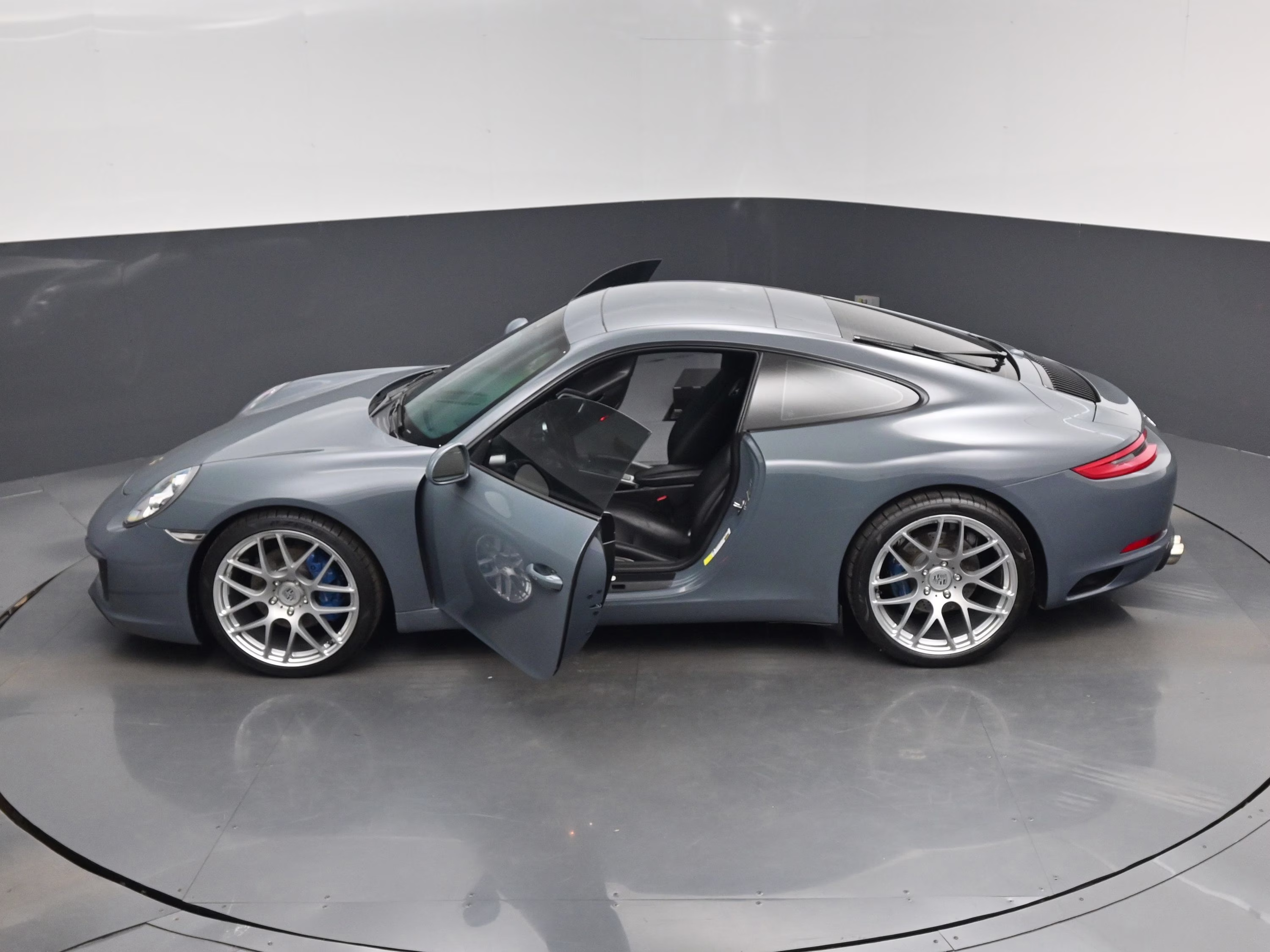 2018 Gray Porsche 911 Carrera RWD Coupe