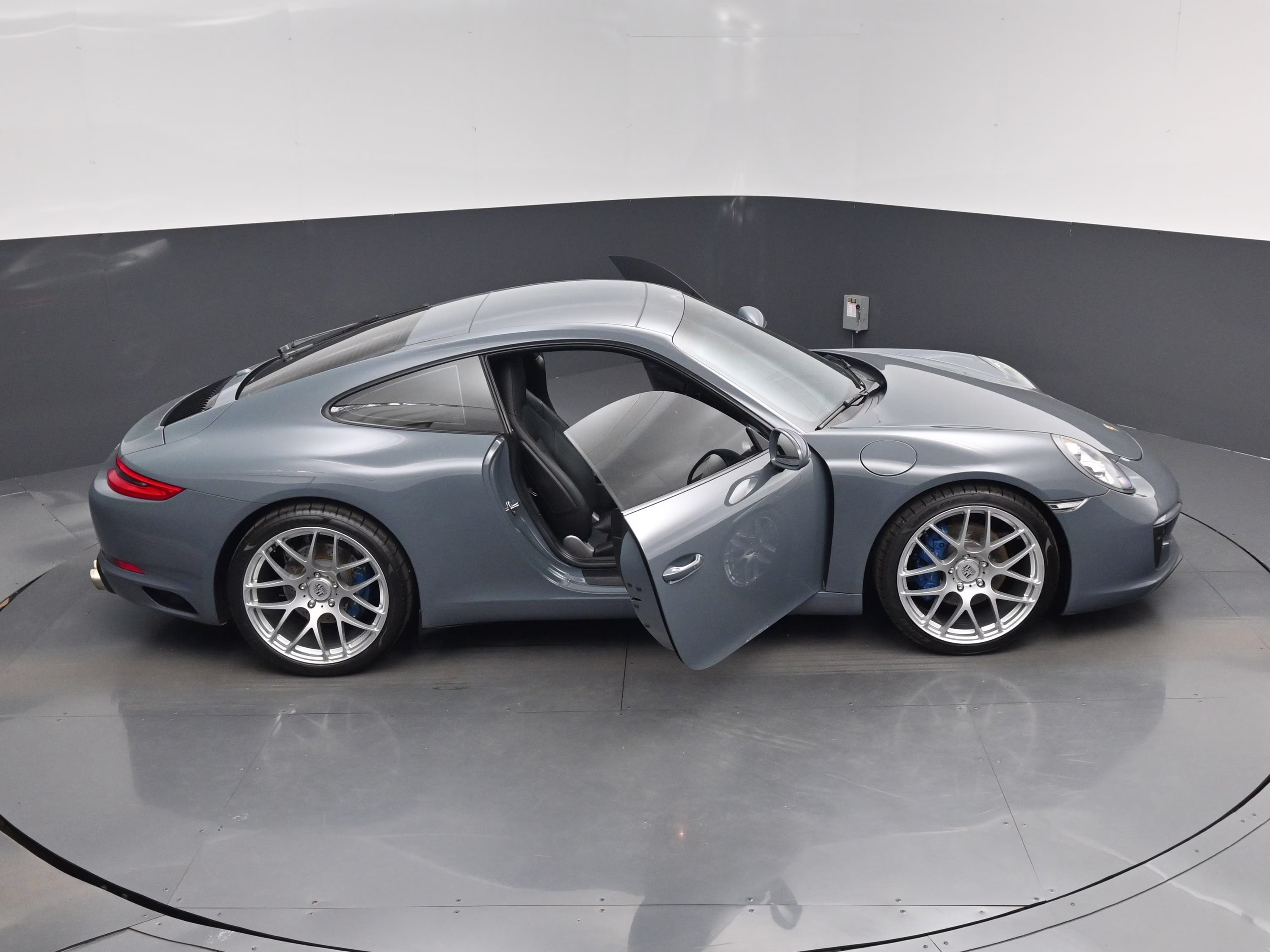 2018 Gray Porsche 911 Carrera RWD Coupe