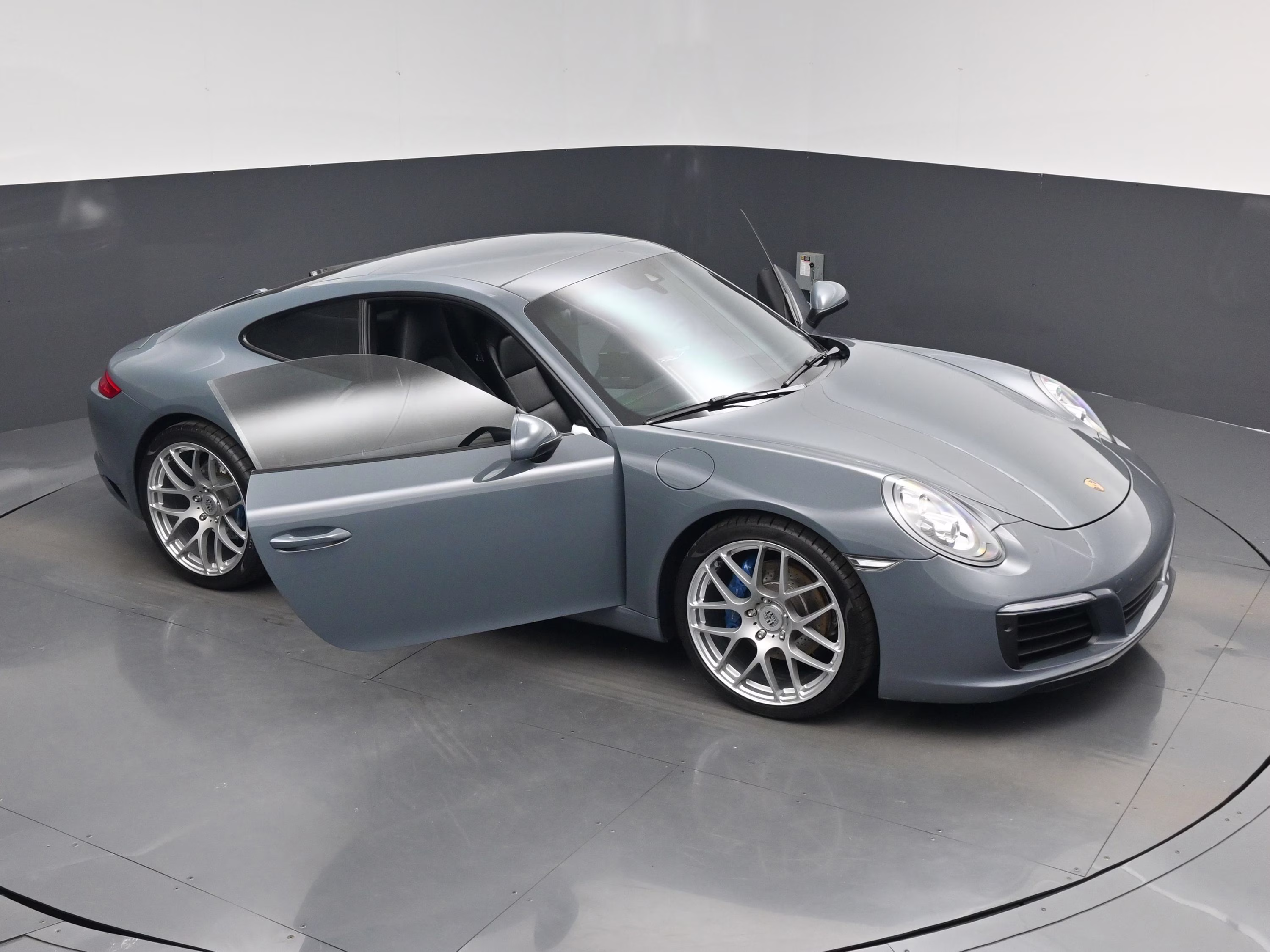 2018 Gray Porsche 911 Carrera RWD Coupe