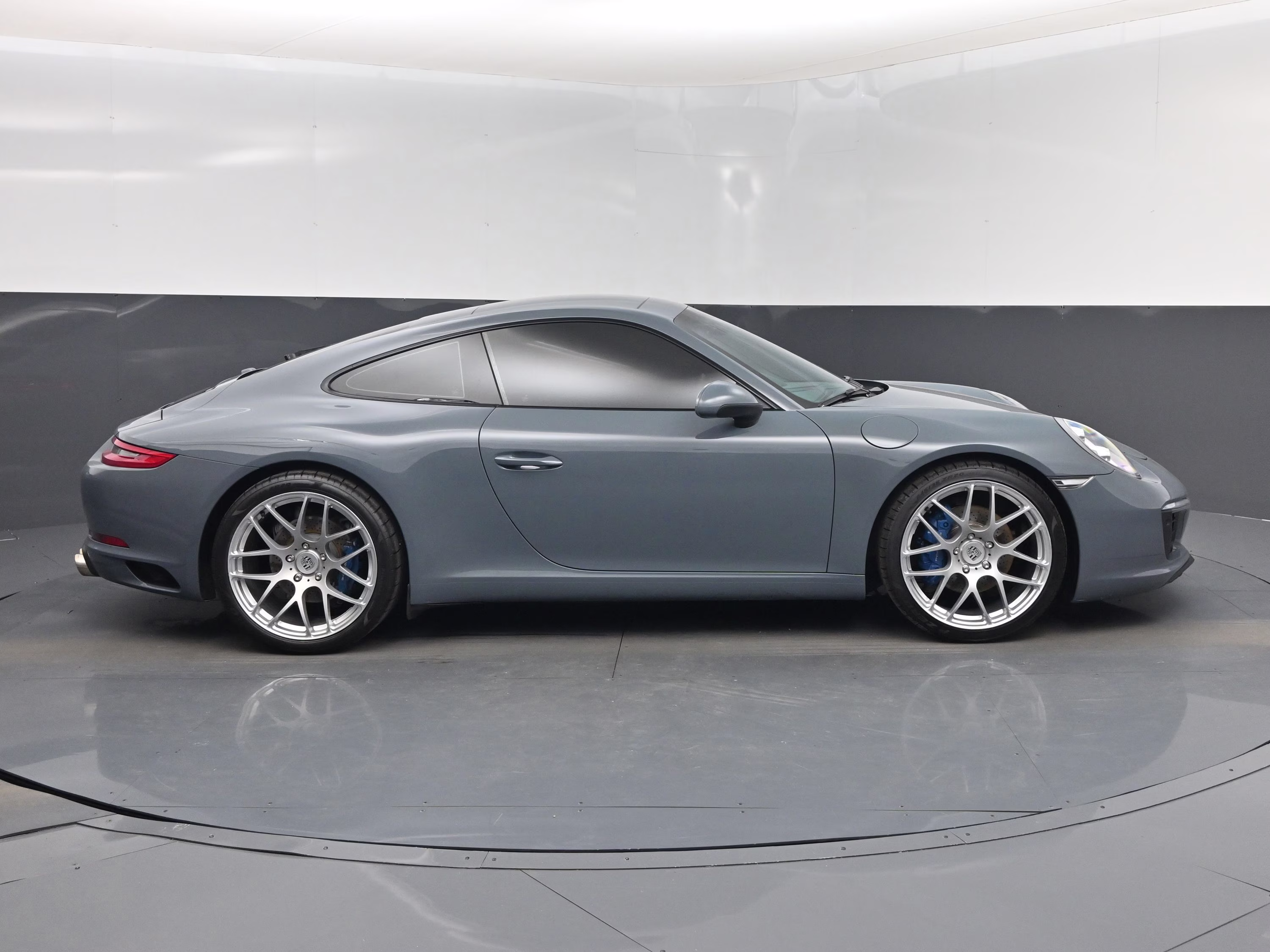 2018 Gray Porsche 911 Carrera RWD Coupe