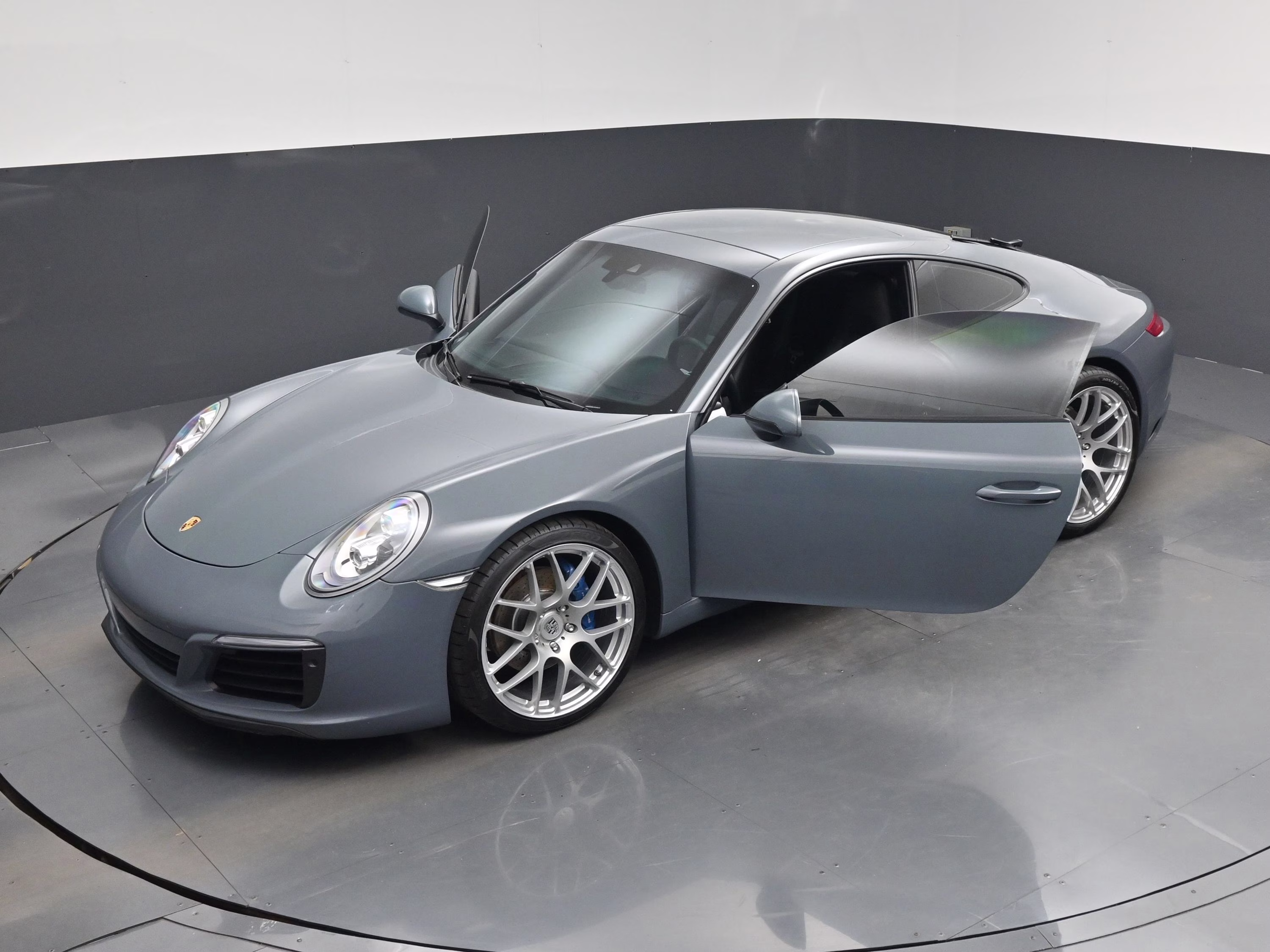 2018 Gray Porsche 911 Carrera RWD Coupe