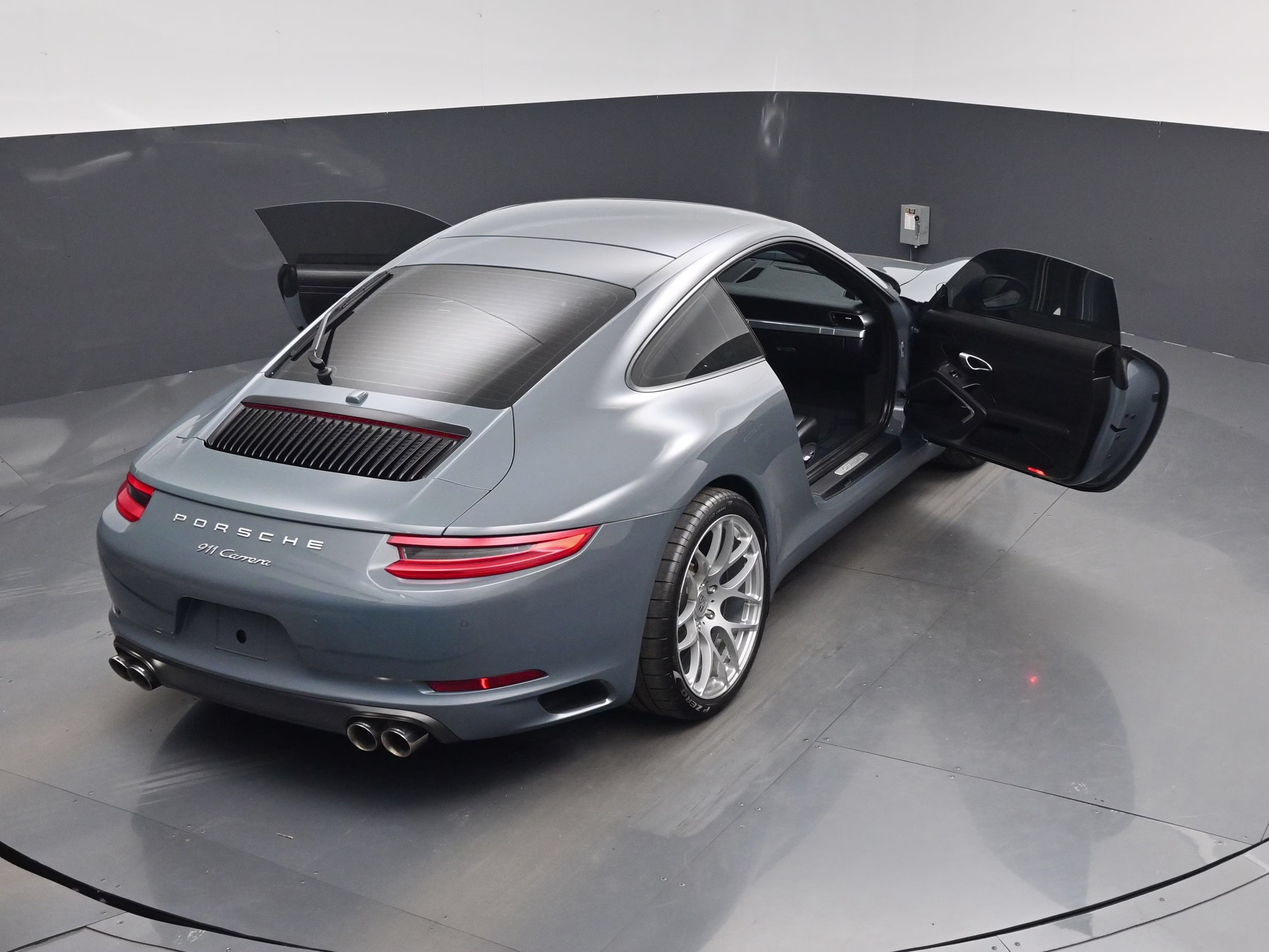 2018 Gray Porsche 911 Carrera RWD Coupe