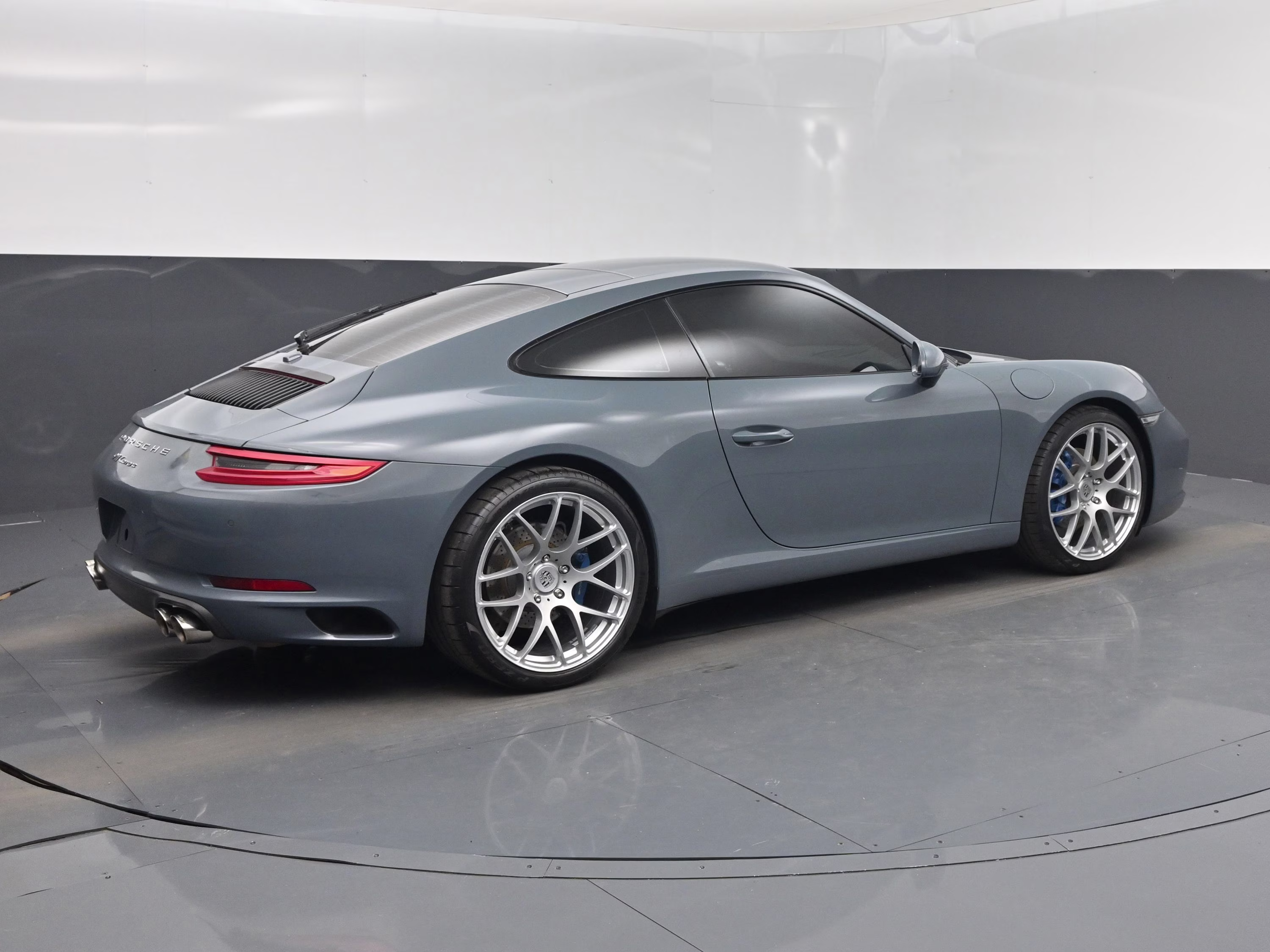 2018 Gray Porsche 911 Carrera RWD Coupe