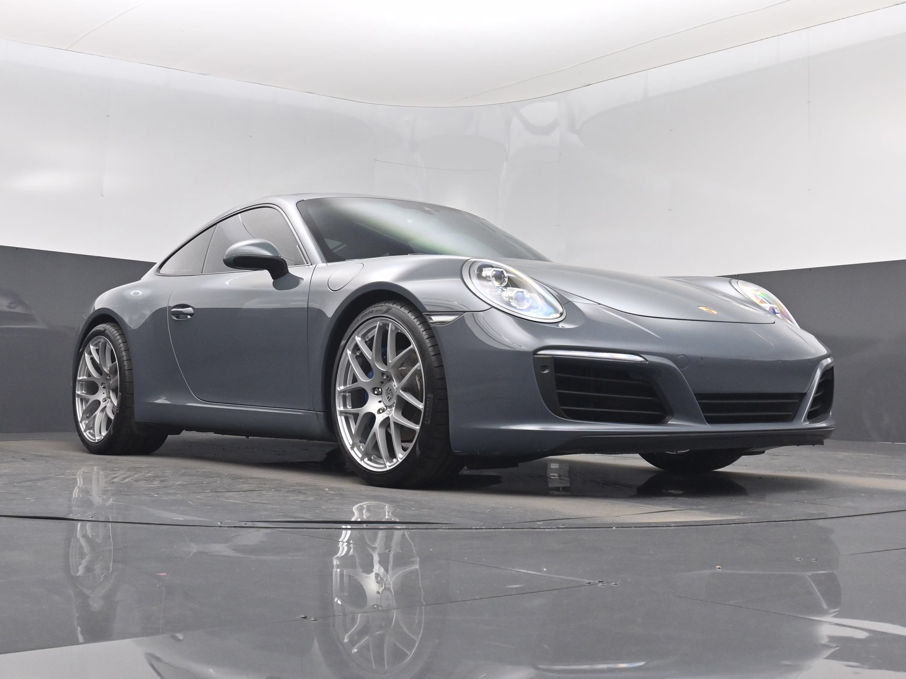 2018 Gray Porsche 911 Carrera RWD Coupe