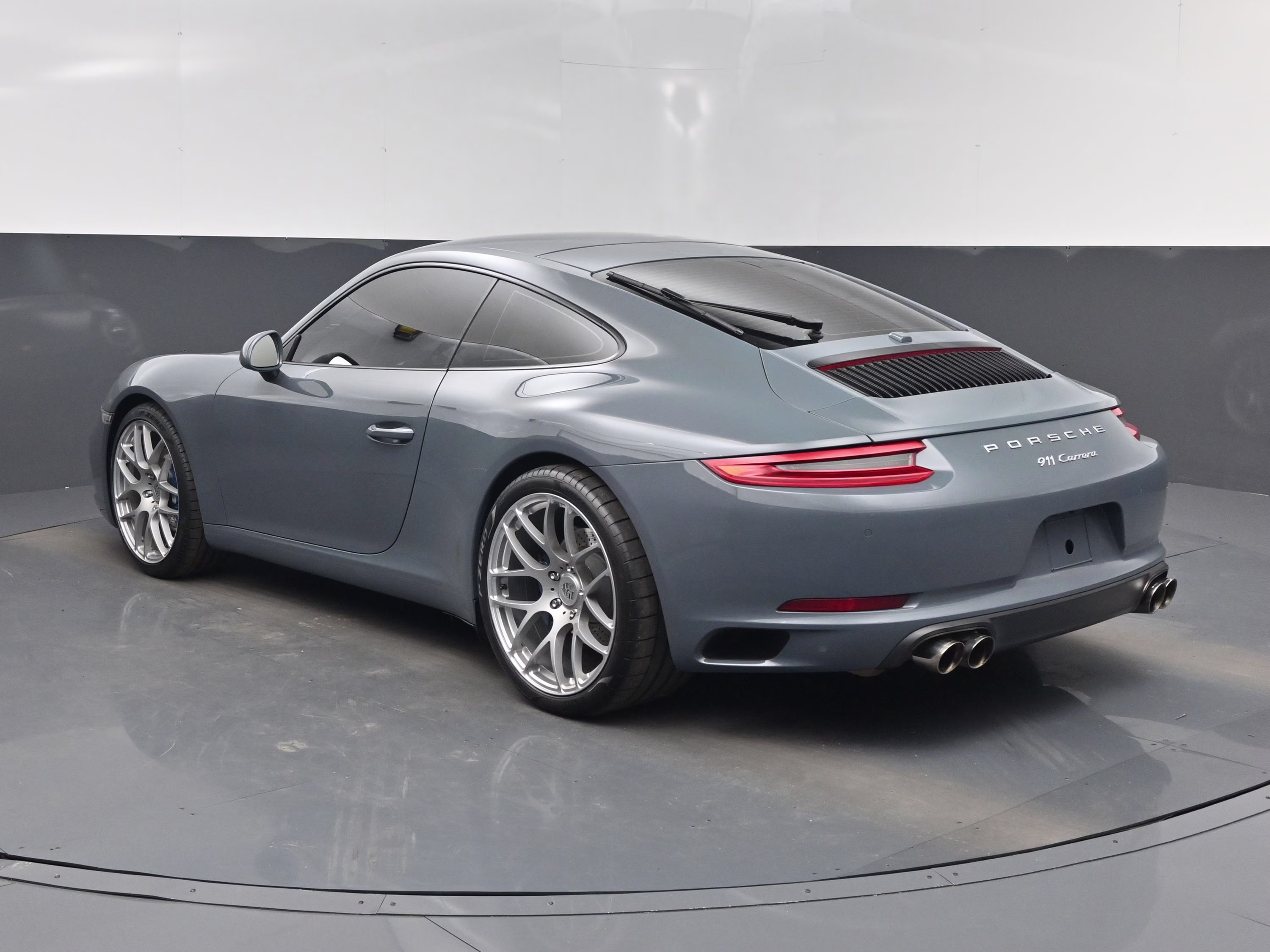 2018 Gray Porsche 911 Carrera RWD Coupe