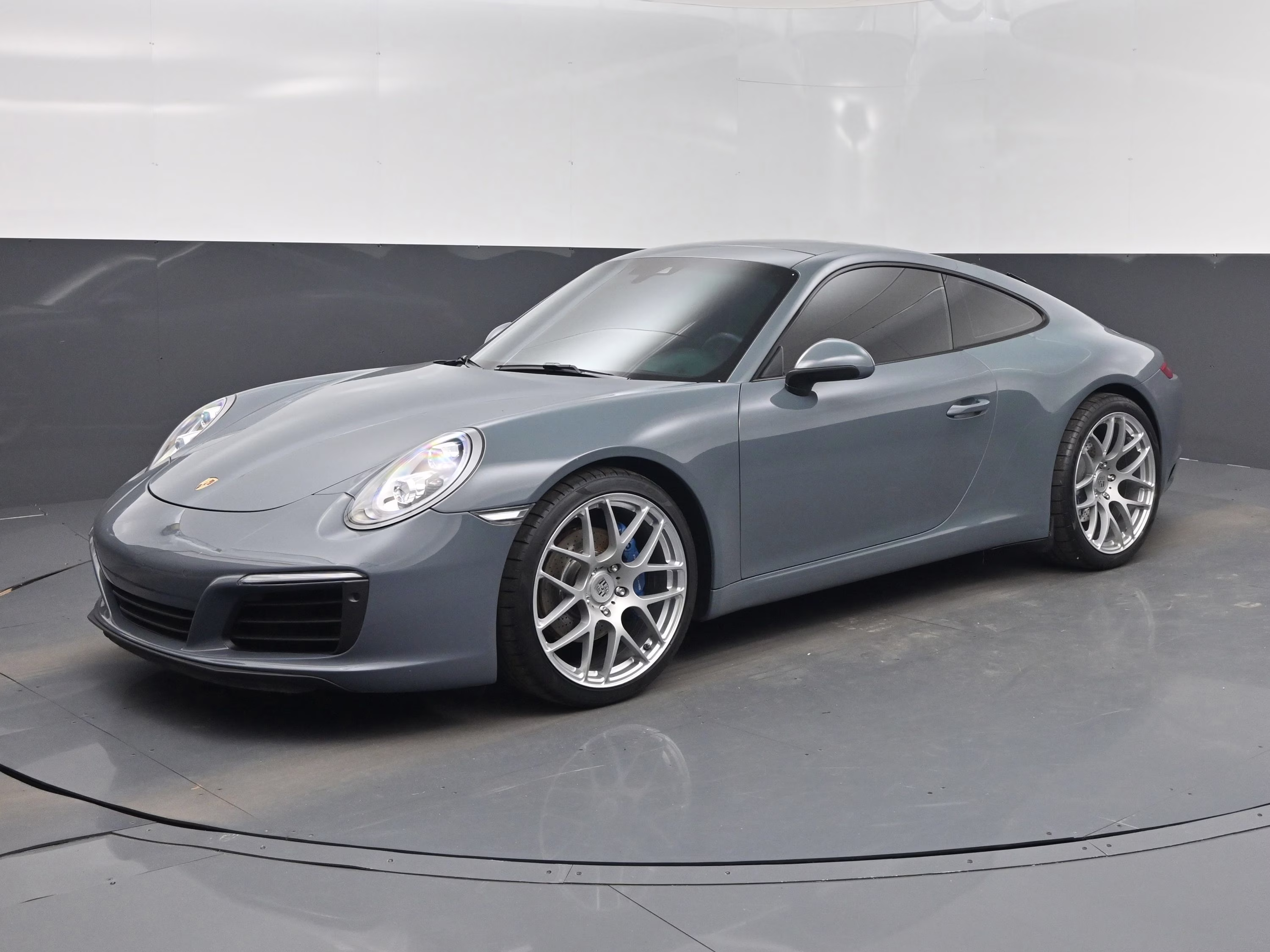 2018 Gray Porsche 911 Carrera RWD Coupe
